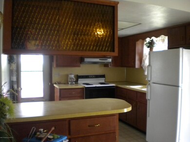 408 Lincoln St, Dupont, PA 18641 - photo 7