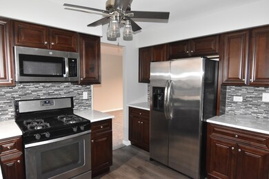 17719 Sycamore Ave, Country Club Hills, IL 60478 - photo 4