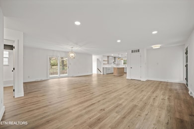 5722 Chesswood Dr NE, Knoxville, TN 37912 - photo 5