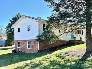 411 Poplar Ave, West Jefferson, NC 28694 - photo 3