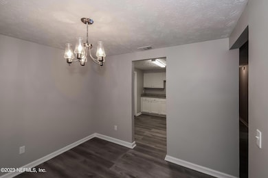 006-photo-dining-room-9963941