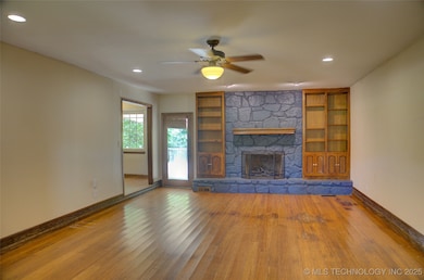The living room has a fireplace with gas logs flan