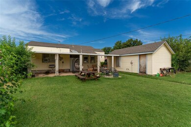 527 S 11th St, Clinton, OK 73601 - photo 5