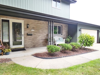 512 W Michigan St, Appleton, WI 54911 - photo 2