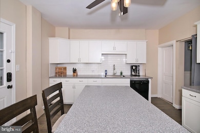 322 E Cherry St, Palmyra, PA 17078 - photo 6