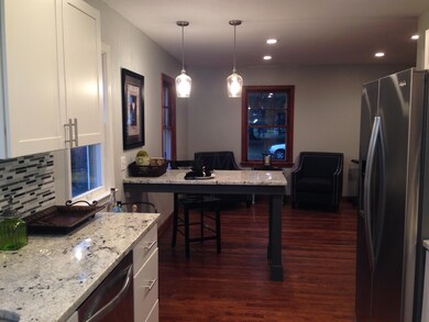 KITCHEN/LR
