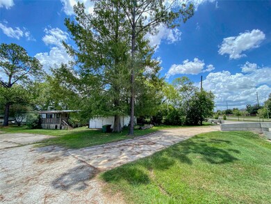This shows the entrance, to the property. *Parking