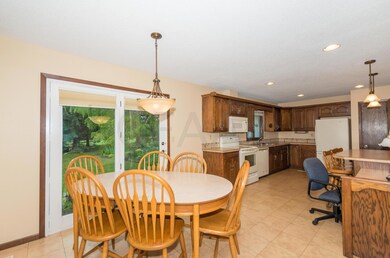 2414 W Fallcreek Ct, Grand Forks, ND 58201 - photo 3