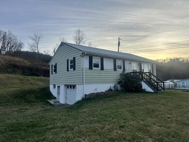 126 R L Ln, Bluefield, WV 24701 - photo 4