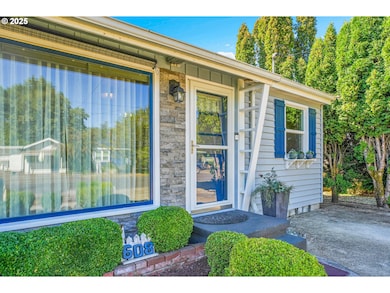 608 E Franklin St, Newberg, OR 97132 - photo 2