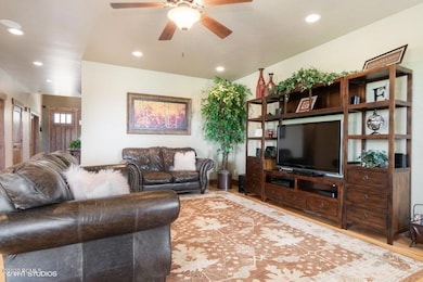 04_1126SpringerViewDr_10002_LivingRoom_L