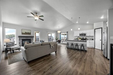 914 Prairie View Dr, West Branch, IA 52358 - photo 3