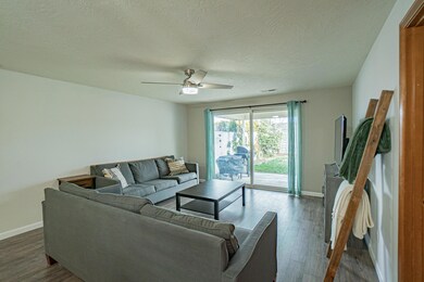 992 Glengrove Ave, Central Point, OR 97502 - photo 4