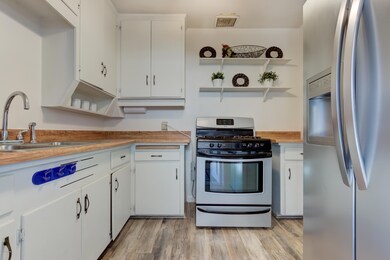 9424 N 4th Ave-8