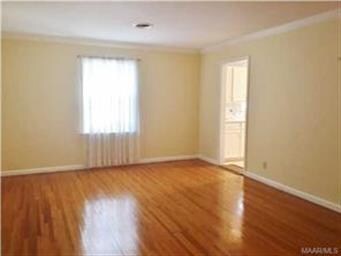 Spacious living room / dining room combination