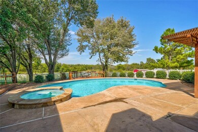 1701 Silver Oaks Dr, Edmond, OK 73025 - photo 2