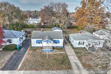 1566 E Vanderhoof St, Decatur, IL 62521 - photo 2