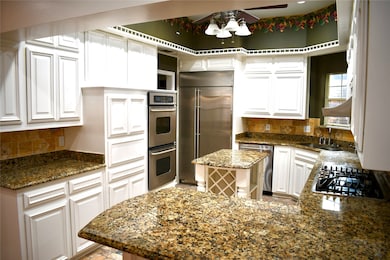 908 Mccoy Dr, Irving, TX 75062 - photo 3