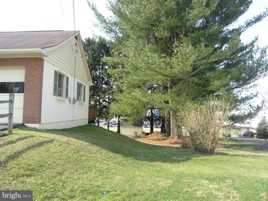 324 Commerce St, Waynesboro, PA 17268 - photo 5