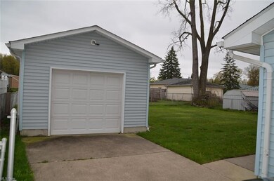 2046 E 41st St, Lorain, OH 44055 - photo 6