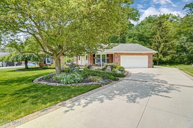 2507 Debbie Dr, Lima, OH 45807 - photo 2