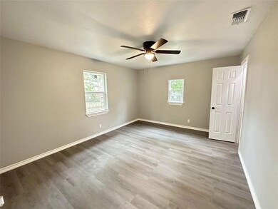 Unfurnished room with ceiling fan, hardwood / wood