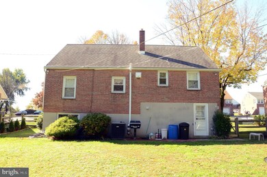 4005 Crestline Dr, Reading, PA 19606 - photo 2