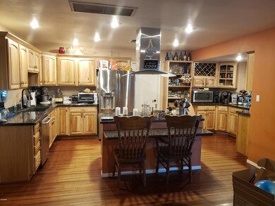 Kitchen - breakfast bar