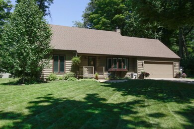 22100 robins way_02