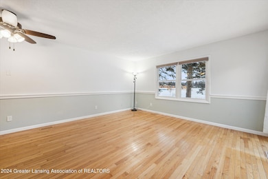 07-501-N-Scott-St-DeWitt-MI-48820-Window