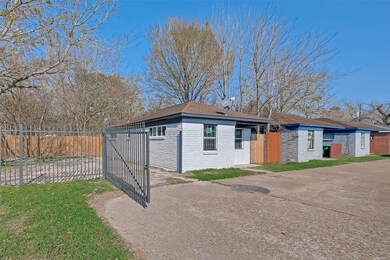 5121 Weaver Rd unit 1/2, Houston, TX 77016 - photo 3