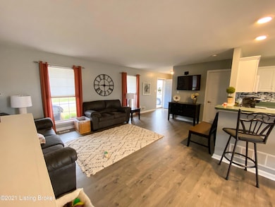 8600 Garden Gate Cir, Louisville, KY 40291 - photo 5