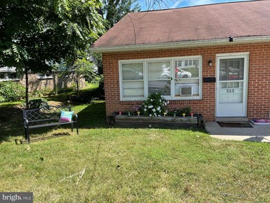 323 Marshall St, Kennett Square, PA 19348 - photo 2