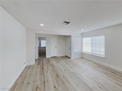 6601 Dunsmuir Cir, Las Vegas, NV 89108 - photo 4
