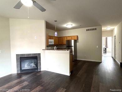 14579 Vauxhall Dr unit 84, Sterling Heights, MI 48313 - photo 3