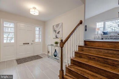 9118 Santayana Dr, Fairfax, VA 22031 - photo 5