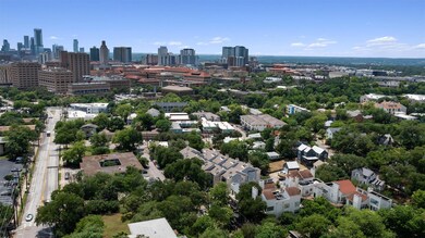 Bird's eye view of a view of skyline