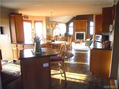 7336 Erica Ln, North Tonawanda, NY 14120 - photo 5