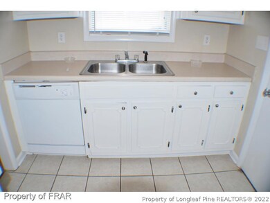 548 Glensford Dr, Fayetteville, NC 28314 - photo 4