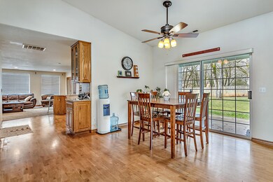 328 W Jones Creek Rd, Grants Pass, OR 97526 - photo 4