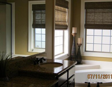 Bath. Luxury Bathroom
