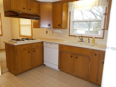 1732 Elmwood Ln, Bettendorf, IA 52722 - photo 7