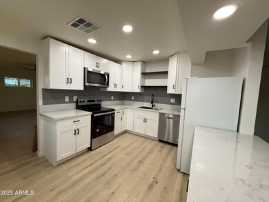 2057 N 34th Place, Phoenix, AZ 85008 - photo 7