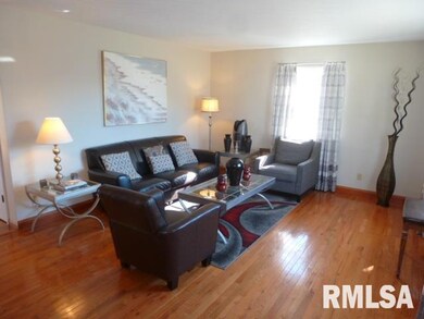 1806 W 38th Place, Davenport, IA 52806 - photo 4