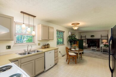 1731 Rushing Way 039