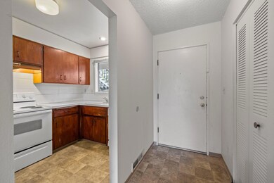 5 entry & kitchen