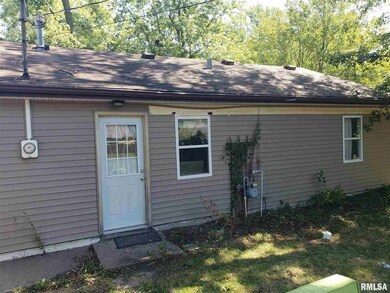 7112 Cedar St, Davenport, IA 52806 - photo 2