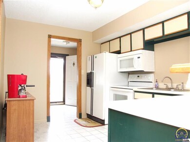 3912 SW 43rd St, Topeka, KS 66610 - photo 5