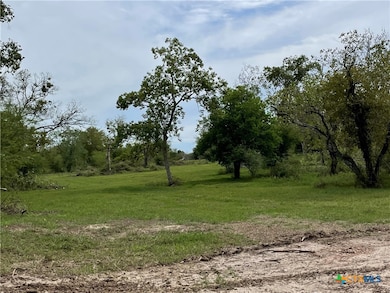 521 Robinhood Rd, Victoria, TX 77905 - photo 2