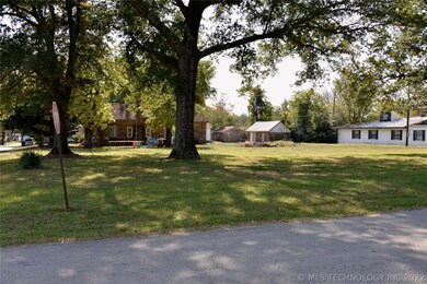 207 N Ferguson St, Henryetta, OK 74437 - photo 5